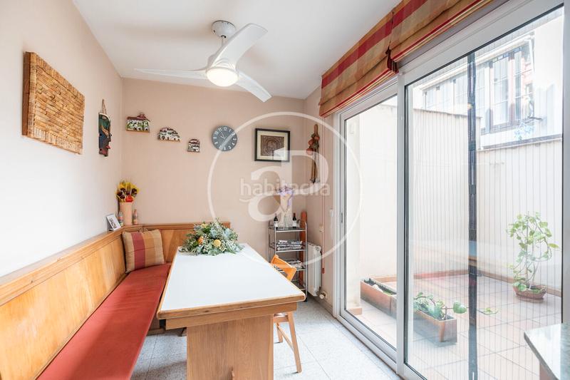 Foto edcf0bdc-d063-4813-93a2-1af50ec243a2. Casa adossada amb calefacció aparcament a El Camp de l´Arpa del Clot Barcelona