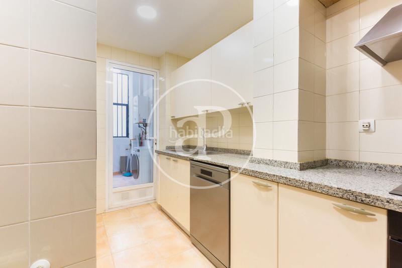 Foto 35d8a4ef-e2ae-4243-a429-c23c28e7333a. Alquiler piso  en alquiler en el mercado central en Valencia