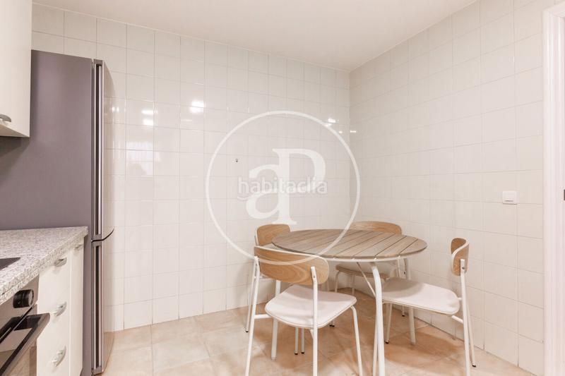 Foto 18d67057-7906-4842-89d5-45d2ca78ff7f. Rent flat with heating parking in El Mercat Valencia