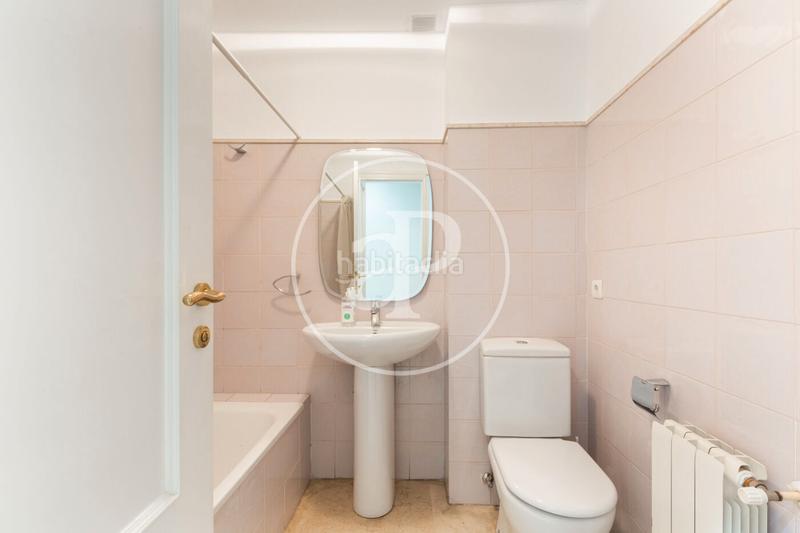 Foto 61a66908-429c-44b6-9dd4-d153728547e5. Rent flat with heating parking in El Mercat Valencia