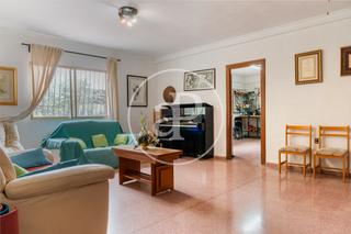 House in Villafranqueza. Chalet independiente con piscina y amplia parcela, en villafranq