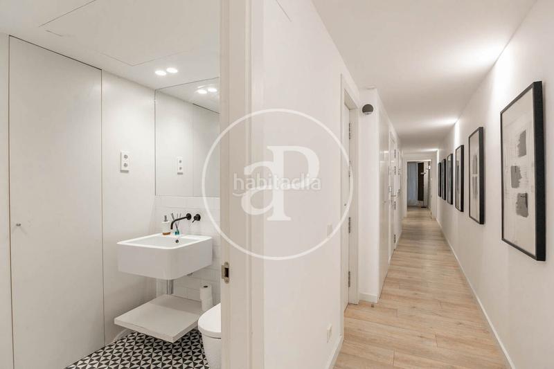 Foto e2551c8a-68bf-4923-9ea1-1f4d8705df17. Flat with heating in Gòtic Barcelona