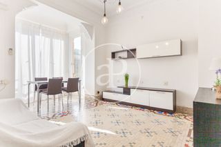 Location Appartement  C/ de bailèn. Piso en alquiler frente a la estación del norte