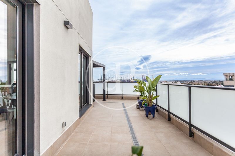 Foto ad2476a8-d91b-45ac-8fec-9efc9b3c3692. Àtic amb calefacció aparcament piscina a La Punta Valencia