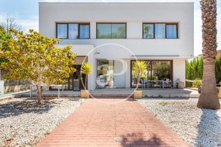 Casa a Godella. Chalet independiente en venta en campolivar