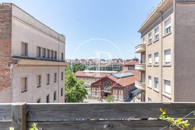 Foto 461fb809-d0da-4d52-aee4-b0a9b37c2258. Ático  en venta junto al mercado de sant antoni en Barcelona
