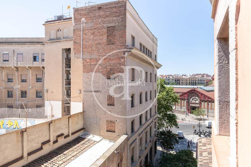 Foto e0a5546f-0635-41ea-8778-8197fb6a77f5. Ático  en venta junto al mercado de sant antoni en Barcelona