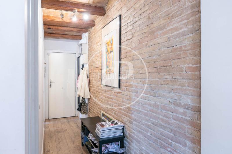 Foto f7ae4d15-8091-4feb-a801-fd6bcc5ca9f4. Ático  en venta junto al mercado de sant antoni en Barcelona