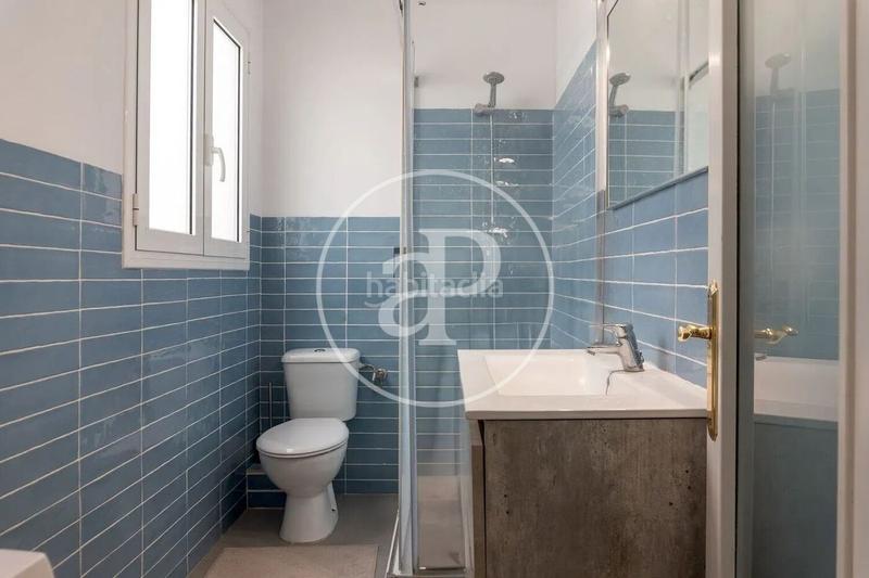 Foto 9309270e-353d-487f-a256-cbed00946b37. Rent penthouse with heating in Gran Via Valencia