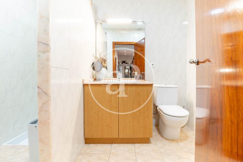 Foto 01466d2d-1cee-4a50-bfa9-111c3719c5f2. Maison jumelée avec chauffage parking dans Eixample Sabadell