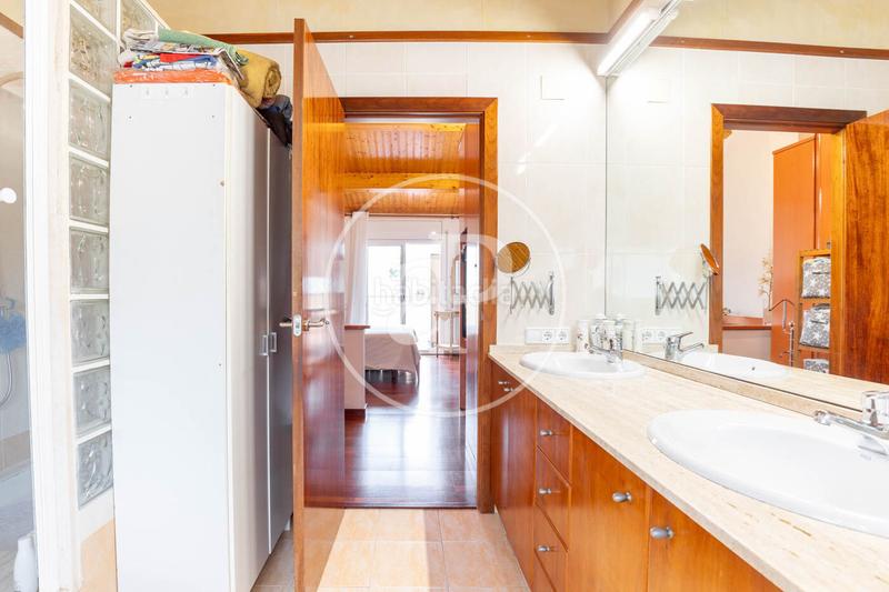 Foto 08bc97c3-9df8-4624-a10d-66b5659c9668. Maison jumelée avec chauffage parking dans Eixample Sabadell