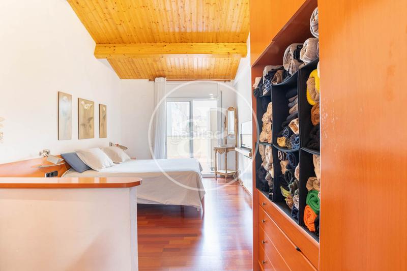 Foto 0a83bbd6-89e2-4081-9e99-e4dbbd1f0dd0. Maison jumelée avec chauffage parking dans Eixample Sabadell