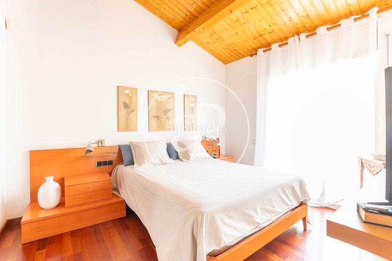 Foto 1edbc2f6-171a-4013-bc71-1efe82ab0624. Maison jumelée avec chauffage parking dans Eixample Sabadell