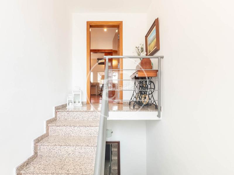 Foto 37358749-a95e-456b-b01c-d852e8ce0da4. Maison jumelée avec chauffage parking dans Eixample Sabadell