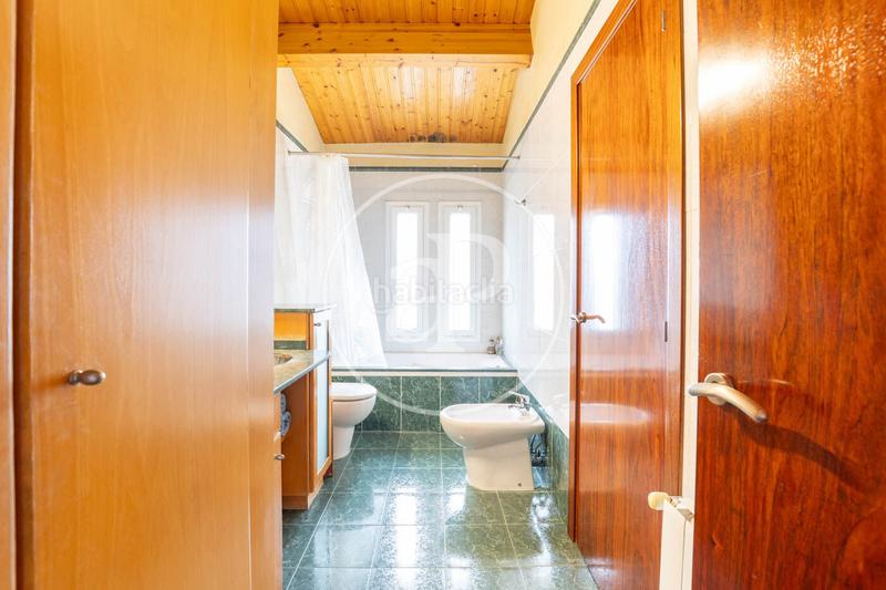 Foto 72017732-a4e1-4110-9a13-f7ae410d4a81. Maison jumelée avec chauffage parking dans Eixample Sabadell