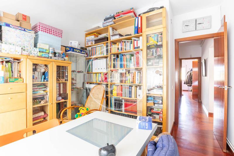 Foto 78a1b597-56f3-4772-bb0d-2da746e5c295. Maison jumelée avec chauffage parking dans Eixample Sabadell