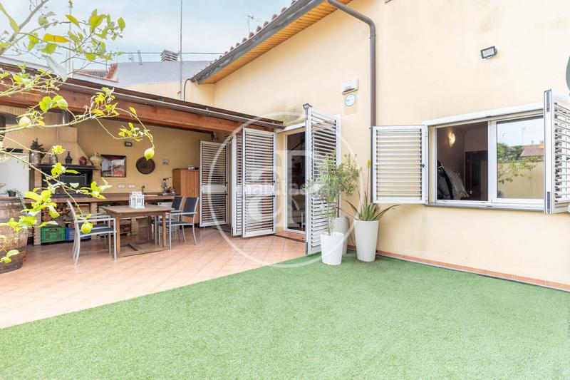 Foto 7c3b2cef-af42-42d3-aa99-840f7fab3be3. Maison jumelée avec chauffage parking dans Eixample Sabadell