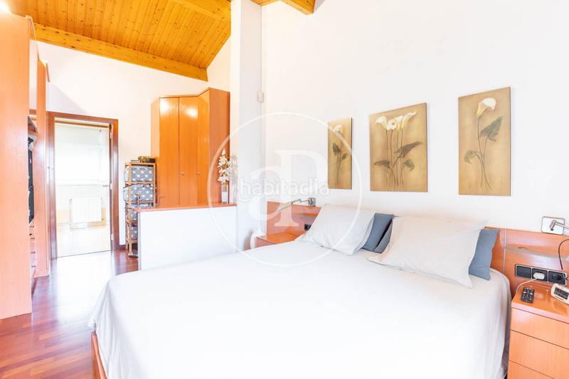 Foto b0b41bea-462c-4a27-bfe3-4c5f4c1f7f51. Maison jumelée avec chauffage parking dans Eixample Sabadell