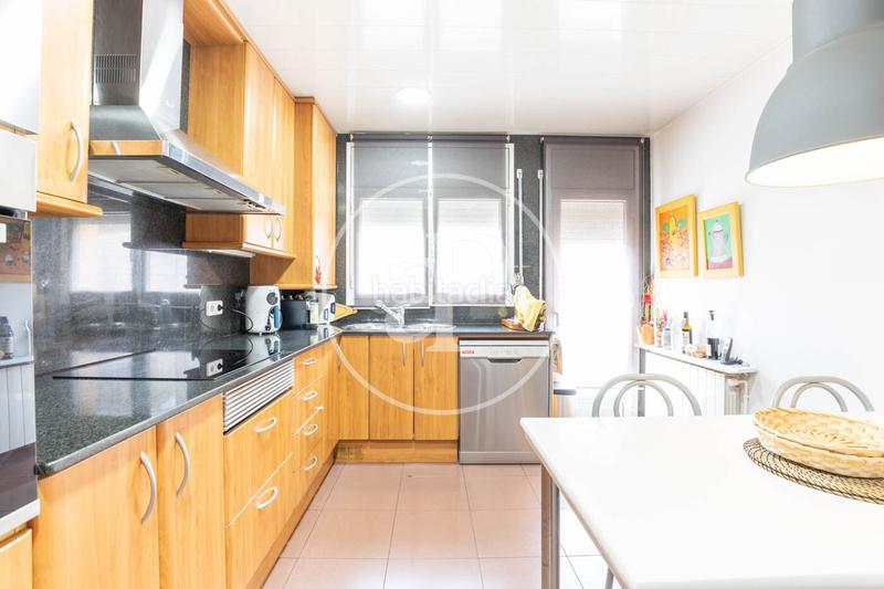 Foto b5b45f72-fb78-46e2-b139-3e685b1b744f. Maison jumelée avec chauffage parking dans Eixample Sabadell