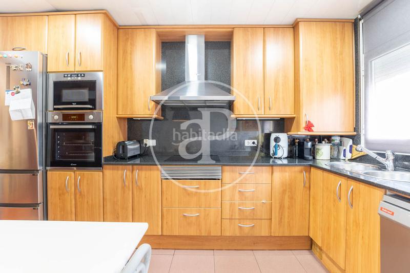 Foto c214ac96-2a5c-4537-9065-f7afd391565d. Maison jumelée avec chauffage parking dans Eixample Sabadell