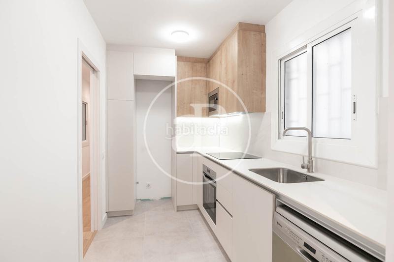 Foto 84bf682b-c873-4c27-a25a-49202fb580d1. Piso  en venta en la calle lluis sagnier en Guinardó Barcelona