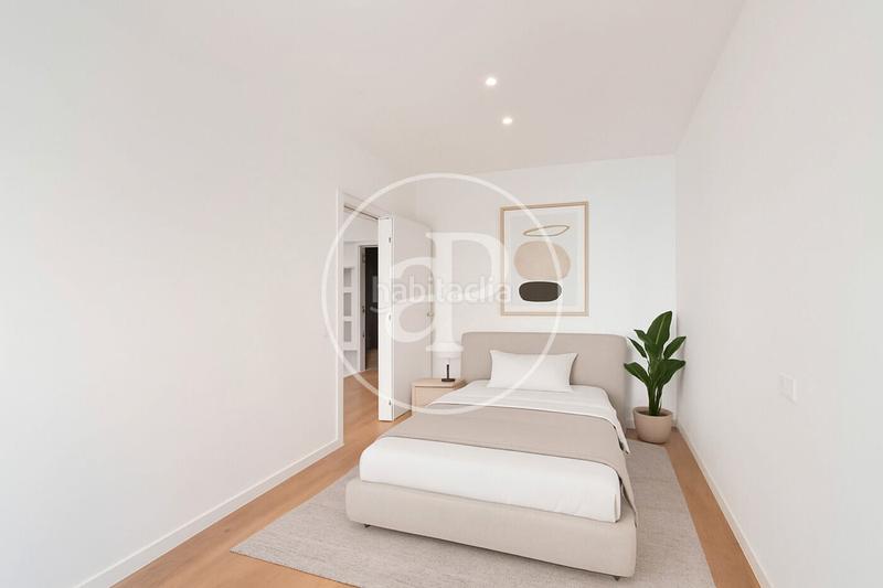 Foto bed27fbe-d7bd-4568-999f-ffe2797fc22a. Piso  en venta en la calle lluis sagnier en Guinardó Barcelona