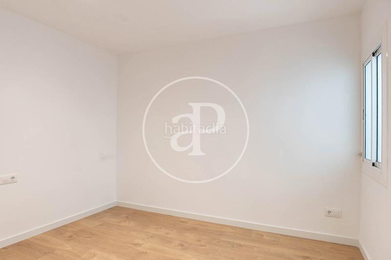 Foto f069e984-13ff-4549-abea-064d353806fa. Piso  en venta en la calle lluis sagnier en Guinardó Barcelona