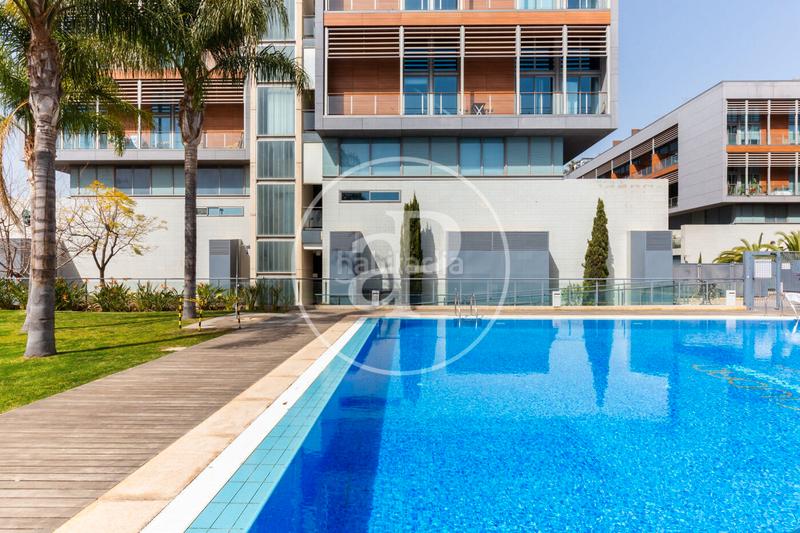 Foto f4e5d965-f827-466b-930f-8203e256b421. Lloguer àtic amb calefacció aparcament piscina a Valencia