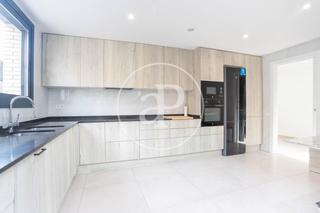 Location Appartement  Carrer de les orioles. Casa en alquiler en sant boi