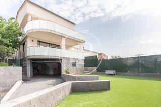 Miete Etagenwohnung  Carrer de les orioles. Casa en alquiler en sant boi