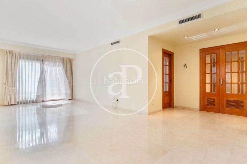 Foto da8b6016-cd11-4a47-a0e4-fdb5852b1de2. Piso  en venta en algirós en Ciutat Jardí Valencia