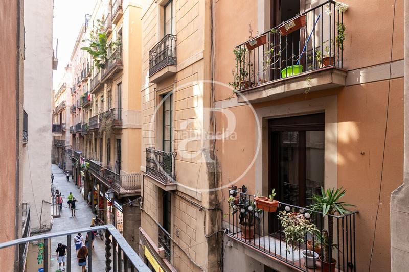 Foto 4b6d0435-12df-4765-a736-706def1403ee. Piso  en venta en calle escudellers en Gòtic Barcelona