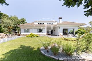 Location Maison  Carrer de vázquez de mella. Casa en alquiler en bellaterra