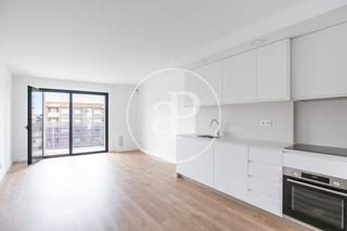 Pis  Carrer de simancas. Piso en venta en pubilla cases