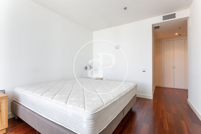 Foto 295d6879-ffca-4b9a-b36f-a2134e111b66. Rent penthouse with heating parking pool in Diagonal Mar i el Front Marítim del Poblenou Barcelona