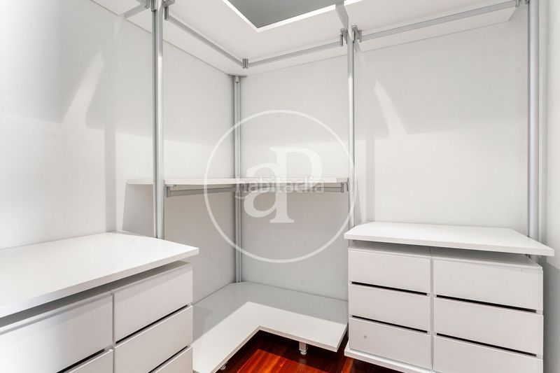 Foto 2b202a1a-8214-41bf-a763-2d9a0a48a700. Rent penthouse with heating parking pool in Diagonal Mar i el Front Marítim del Poblenou Barcelona