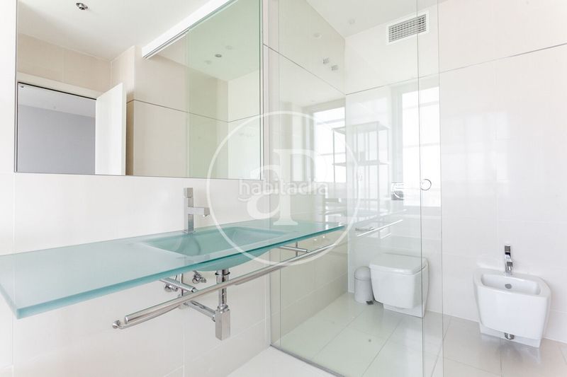 Foto 31acffb5-81f3-4d0f-8c9c-eb512e7def46. Rent penthouse with heating parking pool in Diagonal Mar i el Front Marítim del Poblenou Barcelona