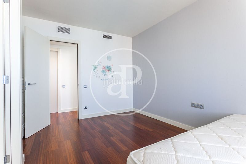 Foto 454bee4f-621b-4560-9515-fa8e4a767529. Rent penthouse with heating parking pool in Diagonal Mar i el Front Marítim del Poblenou Barcelona
