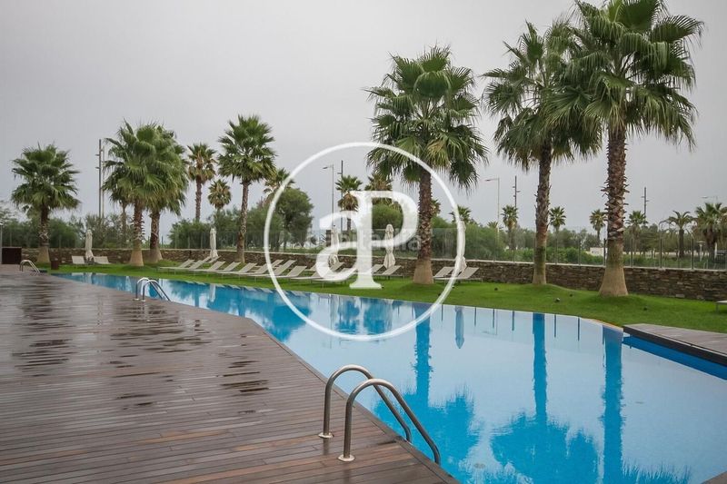 Foto 500fbef6-72b3-47d7-b11b-fb36627e0969. Rent penthouse with heating parking pool in Diagonal Mar i el Front Marítim del Poblenou Barcelona