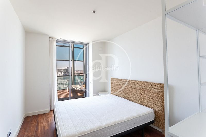 Foto 7f751ee9-bf55-4944-ac83-cb47ff23de60. Rent penthouse with heating parking pool in Diagonal Mar i el Front Marítim del Poblenou Barcelona