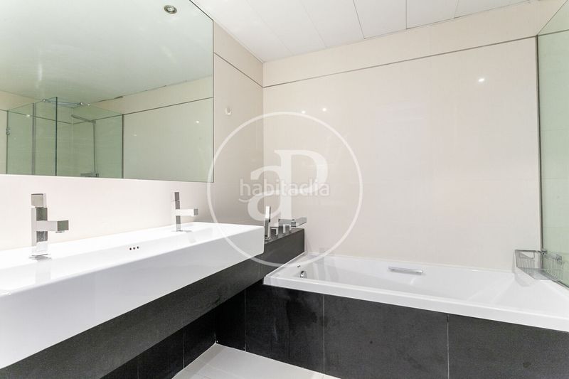 Foto c4cacc6b-c7ae-4e32-af98-4ff0739160d1. Rent penthouse with heating parking pool in Diagonal Mar i el Front Marítim del Poblenou Barcelona