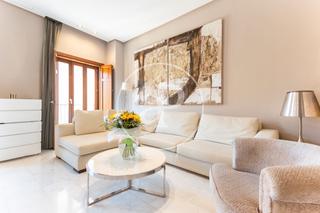 Rent Flat  Carrer dels brodadors. Piso en alquiler en plaza de la reina