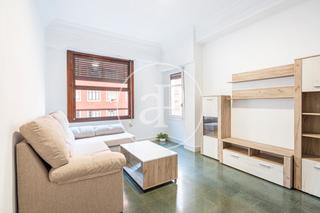Rent Flat  Av. de l'oest. Piso en alquiler en el mercat central