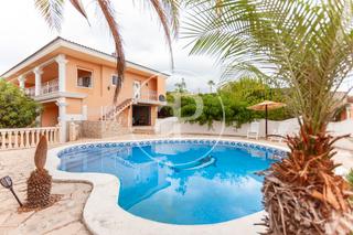 Casa a Alfarp. Chalet independiente en venta en alginet