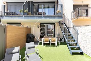 Maison jumelée  Carrer de güell i ferrer. Casa en venta en la eixample
