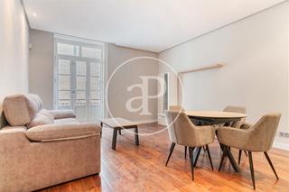 Location Appartement  Carrer de mossèn femades. Piso en alquiler junto a plaza del ayuntamiento