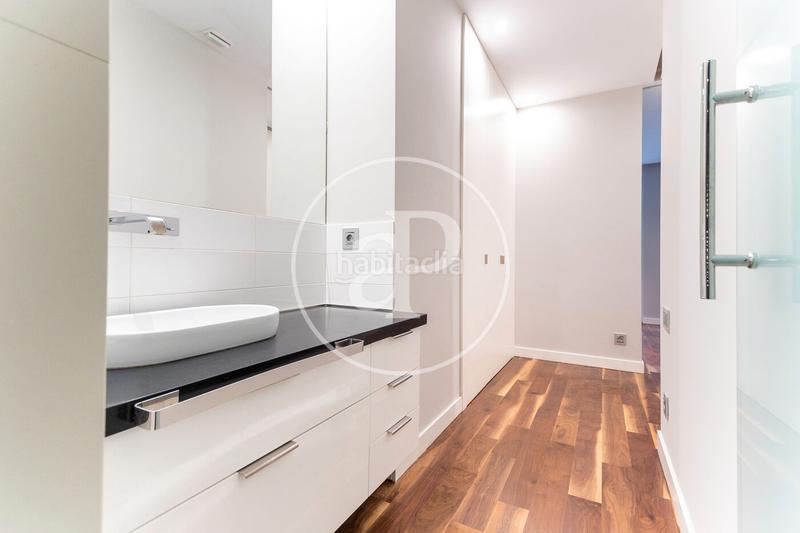 Foto a5d08e3b-8f22-4d60-bf9d-154bde69e00f. Alquiler piso  en alquiler junto a plaza del ayuntamiento en Valencia