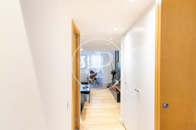 Foto b8a52f6c-9459-46a7-8dda-8bc9a58904b6. Dúplex piso en venta en calle madrazo en Sant Gervasi - Galvany Barcelona