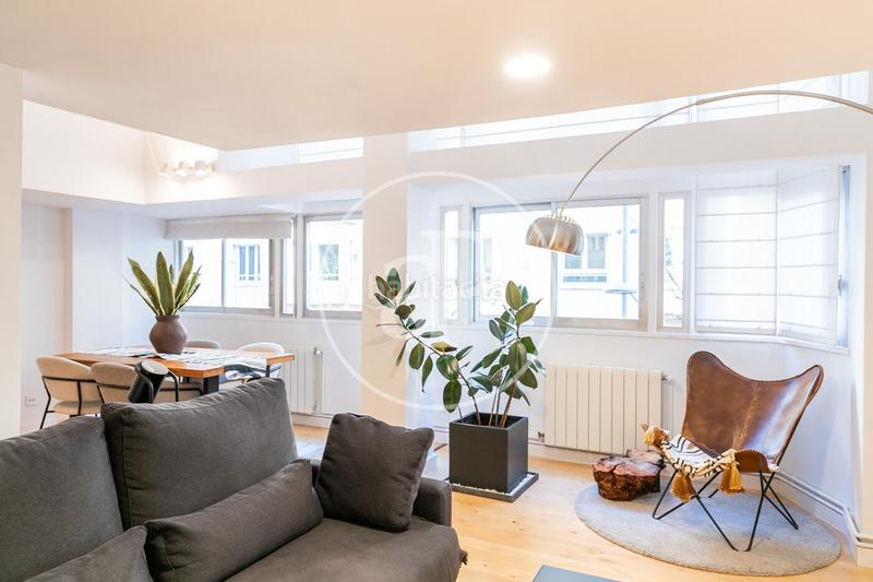 Foto bd8c7dbe-6867-40b2-a2cb-f4529cba0209. Dúplex piso en venta en calle madrazo en Sant Gervasi - Galvany Barcelona