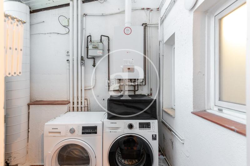 Foto c85de8df-cb79-4653-a54b-1b562cb71bfc. Dúplex piso en venta en calle madrazo en Sant Gervasi - Galvany Barcelona